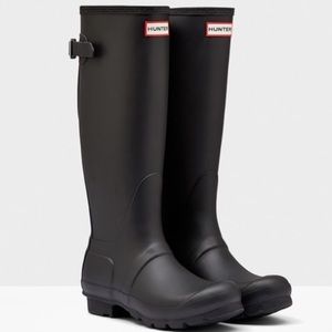 Black matte hunter rain boots